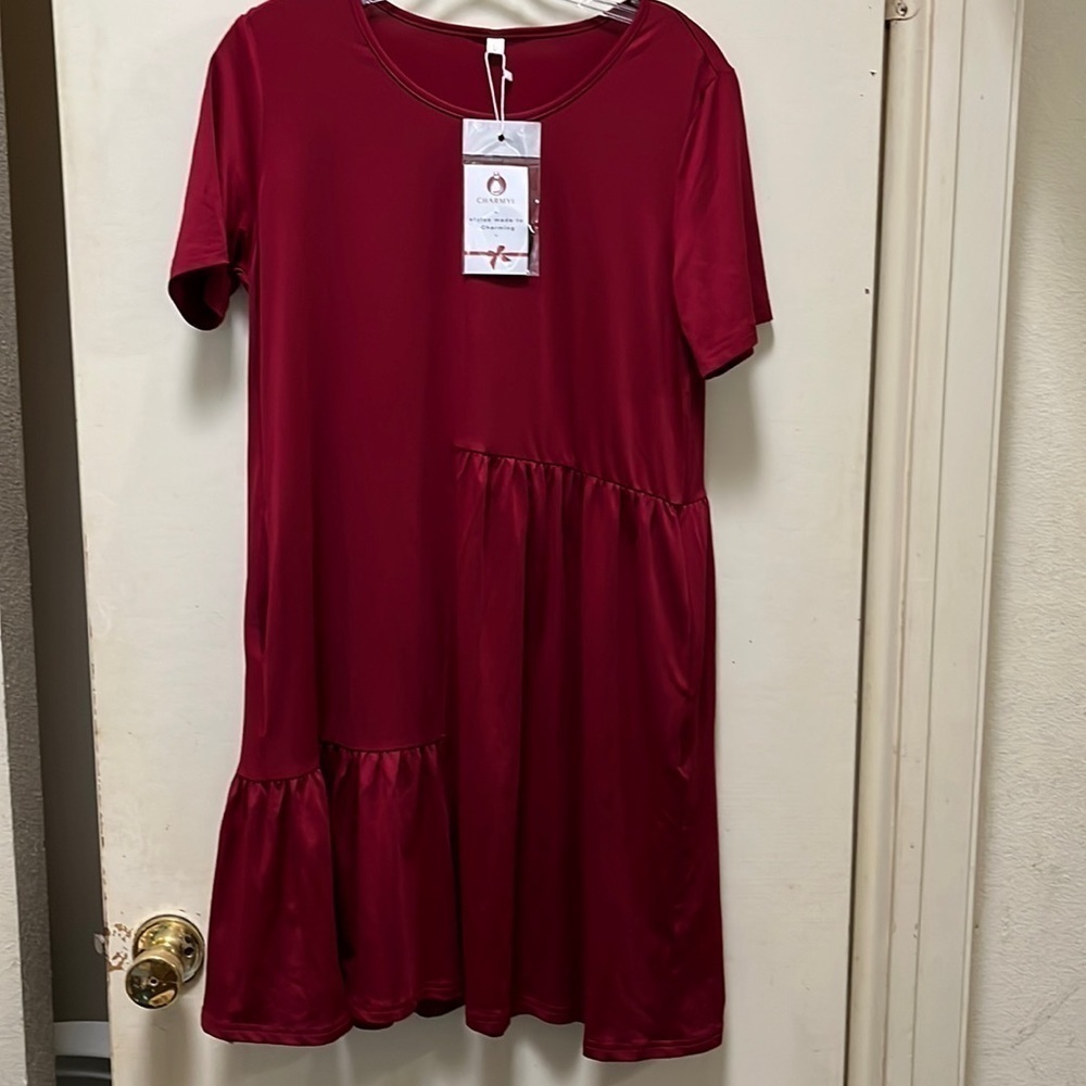 NWT  size Large. Wine red. Dress with pockets